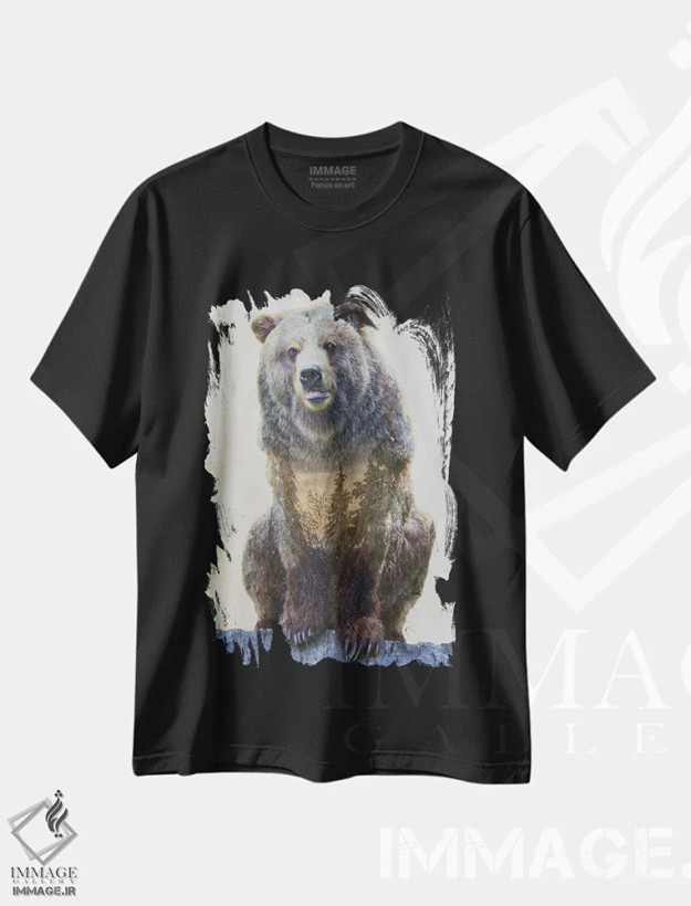 تیشرت مشکی طرح دار خرس گریزلی، دکور کلبه و لژ اثر کیم کورینگا | فروشگاه ایماژ