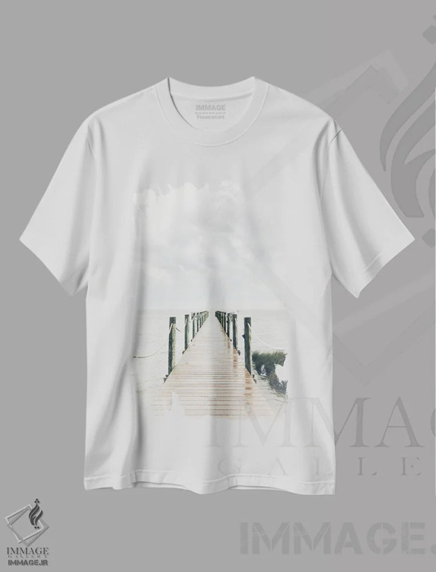 تیشرت سفید طرح دار اسکله بی انتها، دکور معاصر اثر کیم کورینگا | فروشگاه ایماژ