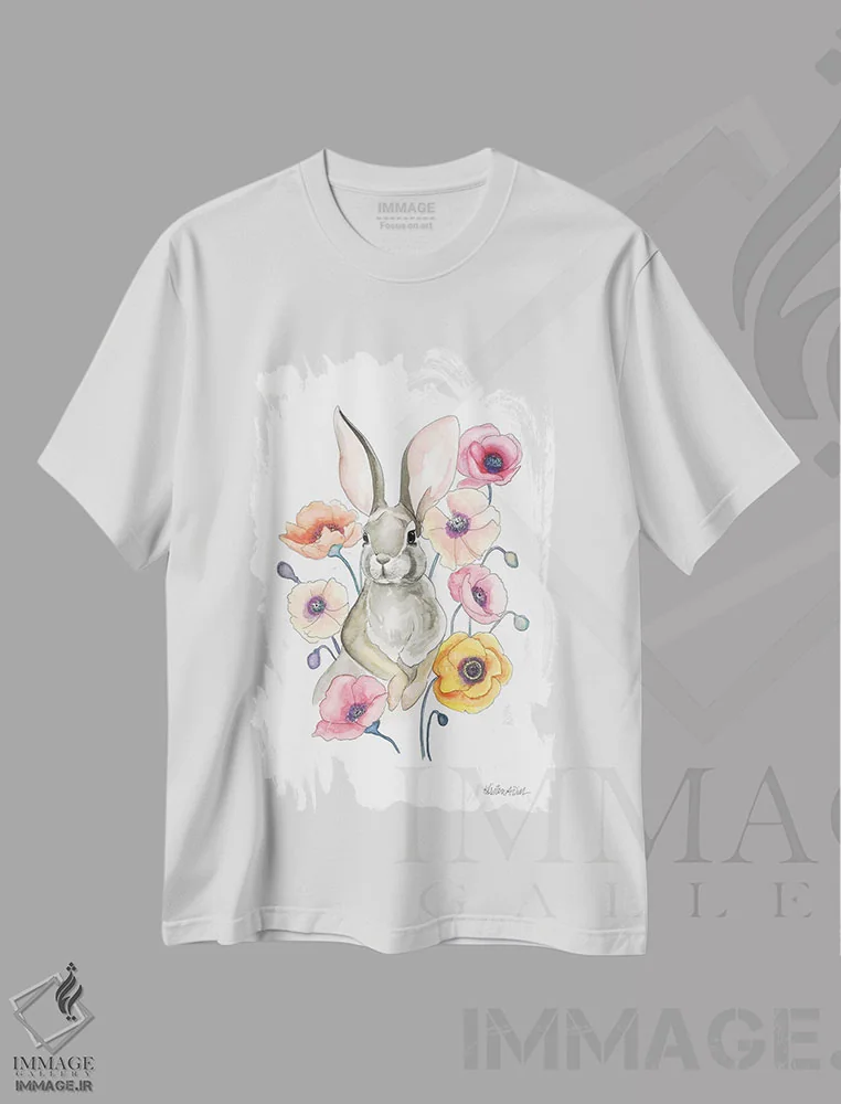 تیشرت سفید طرح دار خرگوش شقایق، دکور معاصر اثر کیرستن دیل | فروشگاه ایماژ