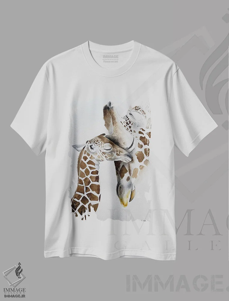 تیشرت سفید طرح دار آغوش زرافه، مدیوم اثر لوسیا کازاردووا | فروشگاه ایماژ