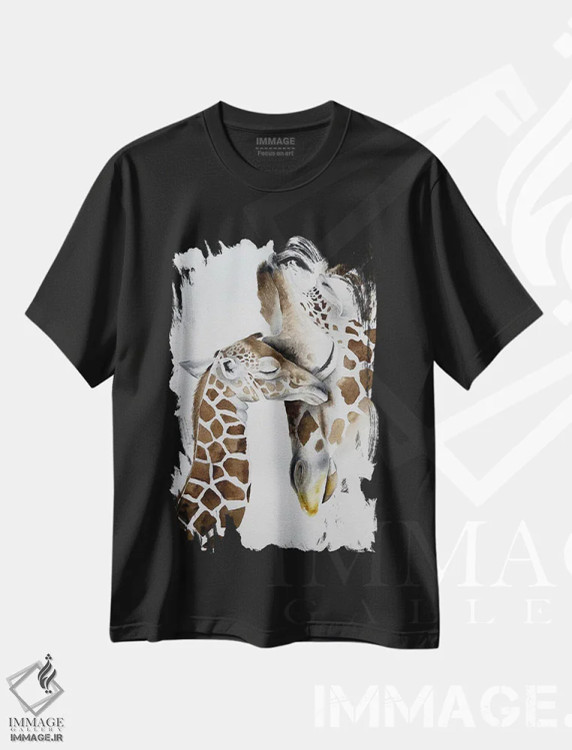 تیشرت مشکی طرح دار آغوش زرافه، مدیوم اثر لوسیا کازاردووا | immage.ir
