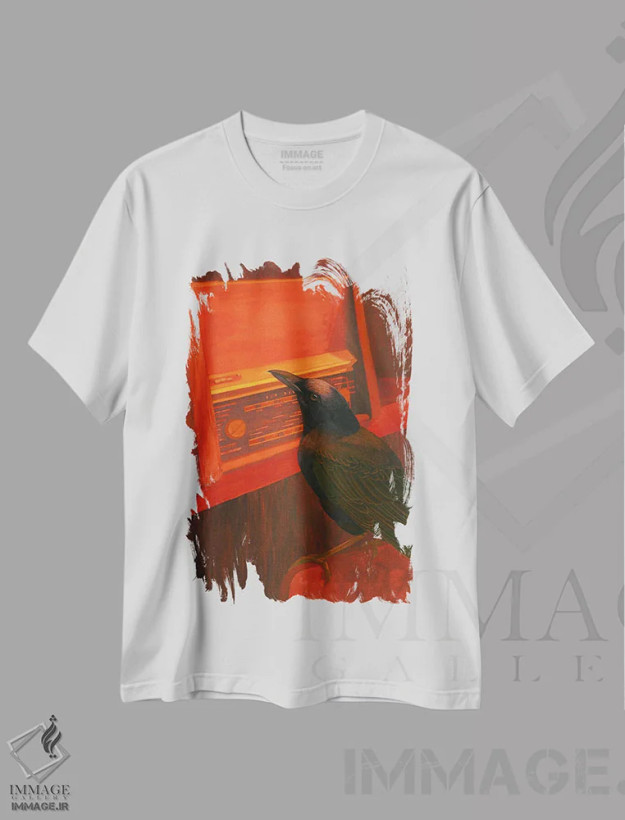 تیشرت سفید طرح دار رادیو، دکور معاصر اثر کارینا دانیلچوک | فروشگاه ایماژ