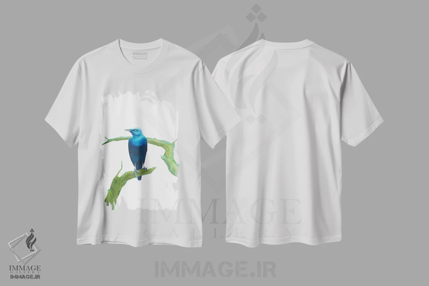 تیشرت سفید طرح دار پرنده آبی جدی روی شاخه، دکور معاصر اثر کارینا دانیلچوک | immage.ir