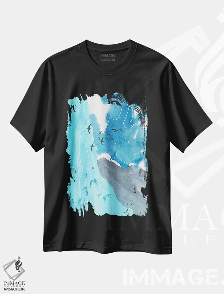 تیشرت مشکی طرح دار پرستوها در آلپ ۱۹۷۴، مدیوم اثر کارینا دانیلچوک | immage.ir