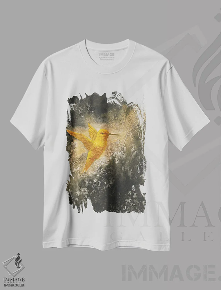 تیشرت سفید طرح دار مرغ مگس خوار طلایی در پرواز، مدیوم اثر کارینا دانیلچوک | immage.ir
