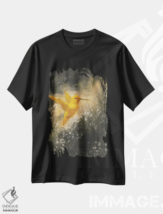 تیشرت مشکی طرح دار مرغ مگس خوار طلایی در پرواز، مدیوم اثر کارینا دانیلچوک | فروشگاه ایماژ