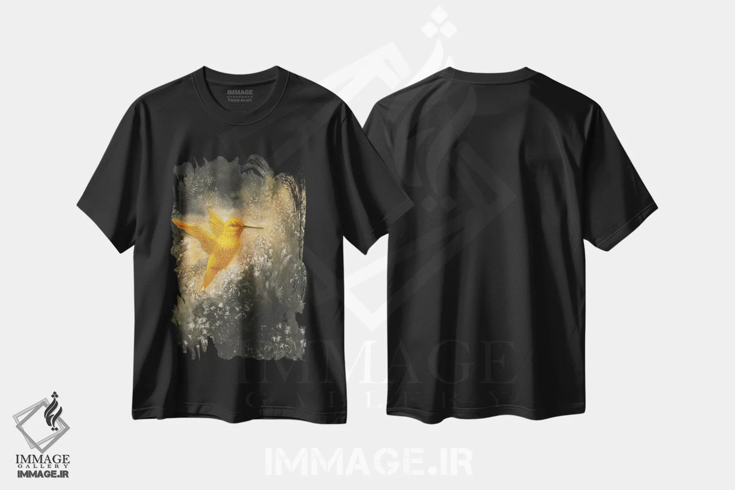 تیشرت مشکی طرح دار مرغ مگس خوار طلایی در پرواز، مدیوم اثر کارینا دانیلچوک | فروشگاه ایماژ