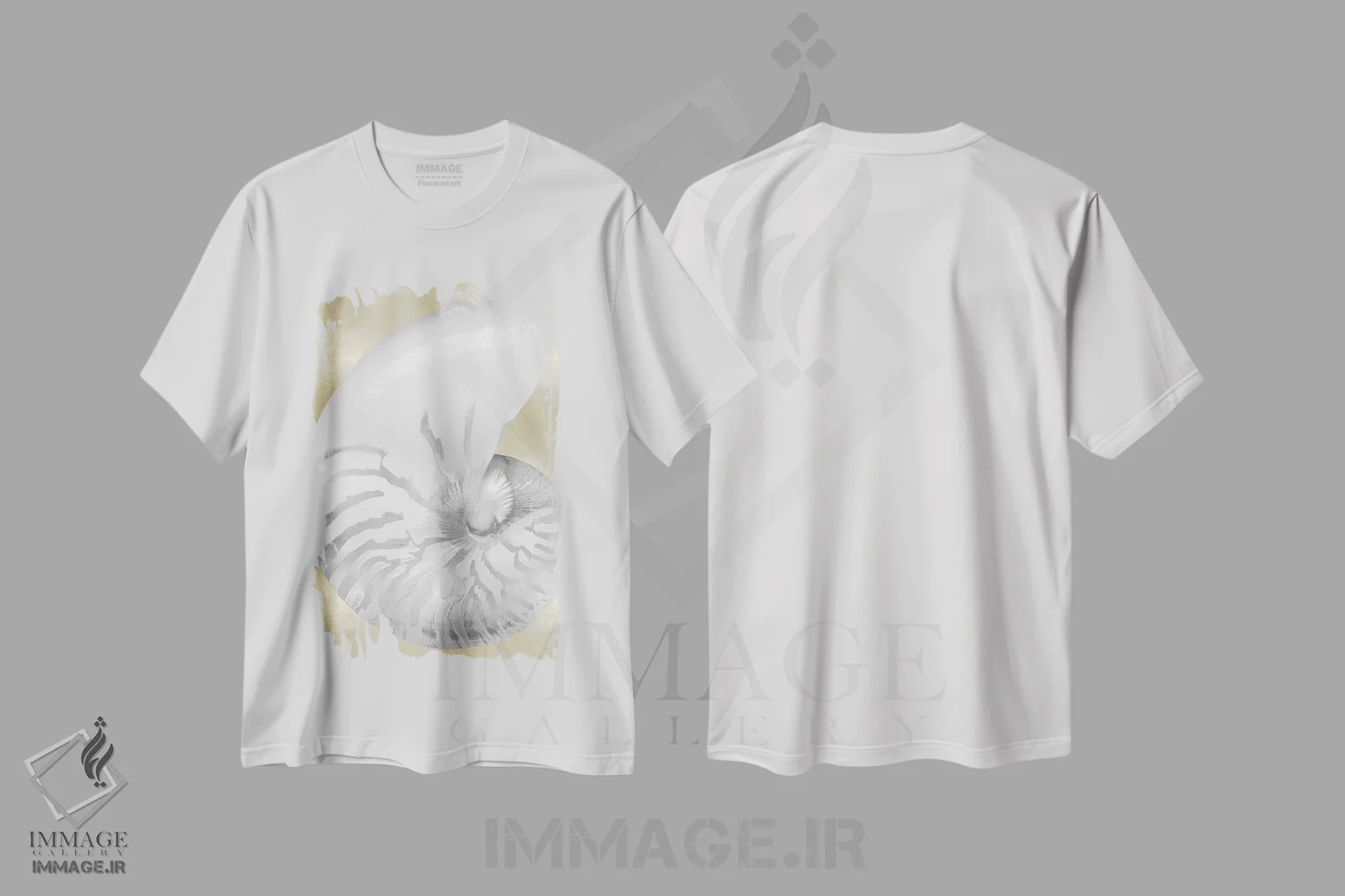 تیشرت سفید طرح دار صدف مرواریدی نقره ای روی طلا III، دکور ساحلی اثر کارولین کلی | فروشگاه ایماژ