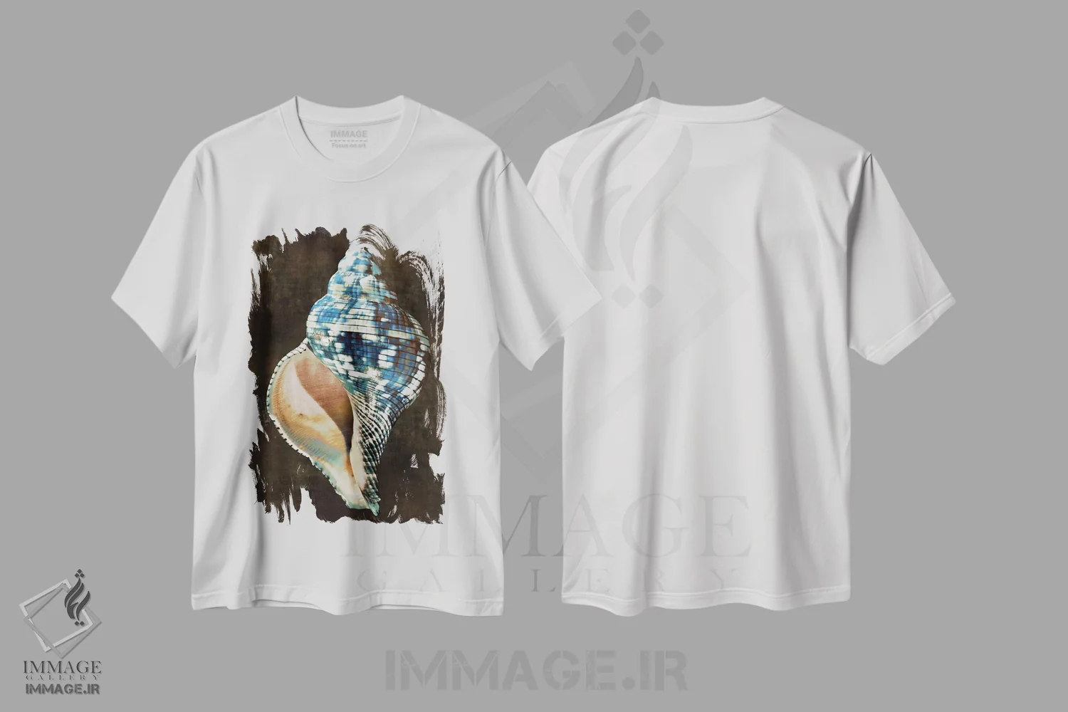 تیشرت سفید طرح دار گنجینه اقیانوس III، دکور ساحلی اثر کارولین کلی | فروشگاه ایماژ