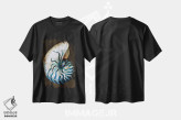 تیشرت مشکی طرح دار گنجینه اقیانوس IV، دکور ساحلی اثر کارولین کلی | فروشگاه ایماژ