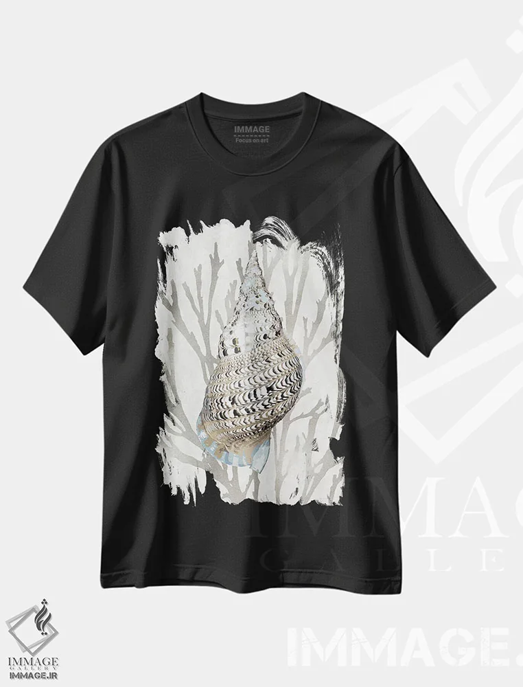 تیشرت مشکی طرح دار مرجان صدفی نقره ای I، دکور ساحلی اثر کارولین کلی | immage.ir