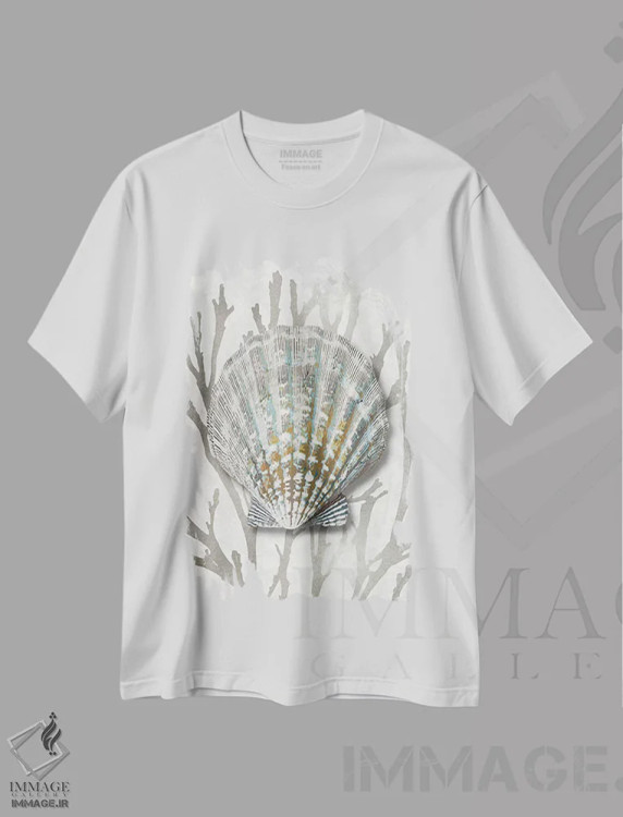 تیشرت سفید طرح دار مرجان صدفی نقره ای IV، دکور ساحلی اثر کارولین کلی | immage.ir