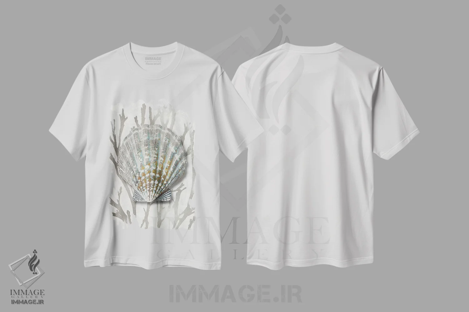 تیشرت سفید طرح دار مرجان صدفی نقره ای IV، دکور ساحلی اثر کارولین کلی | immage.ir