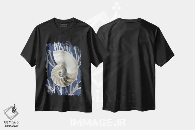 تیشرت مشکی طرح دار مرجان صدفی نقره ای روی آبی II، دکور ساحلی اثر کارولین کلی | فروشگاه ایماژ