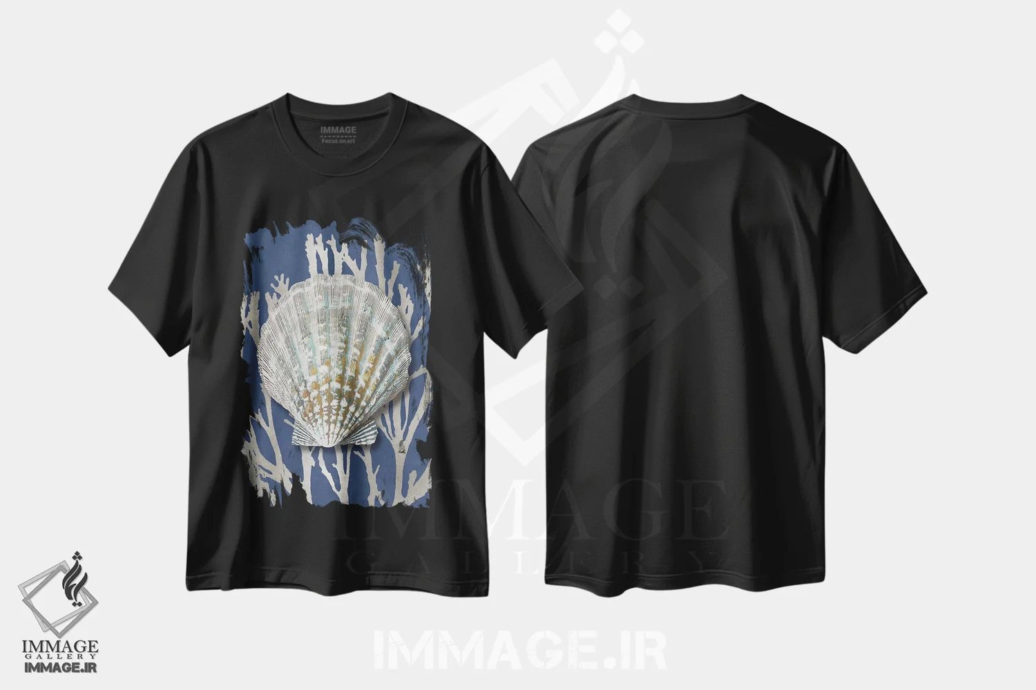 تیشرت مشکی طرح دار مرجان صدفی نقره ای روی آبی IV، دکور ساحلی اثر کارولین کلی | immage.ir