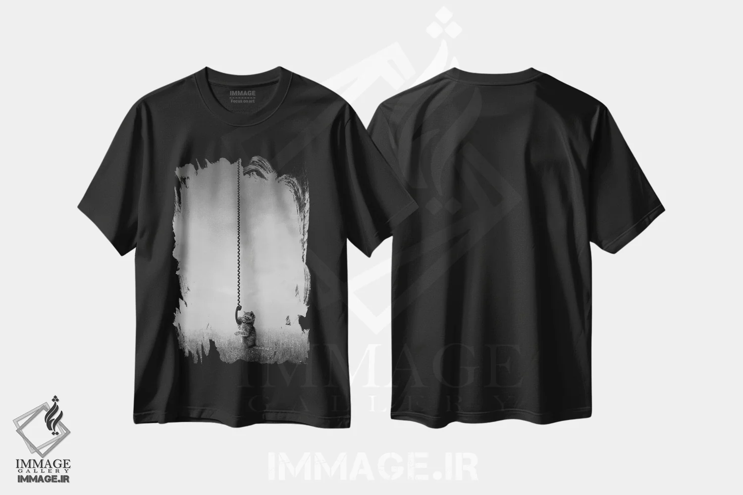 تیشرت مشکی طرح دار تماس با خانه، عکاسی ترکیبی اثر کاترین فدرر | immage.ir