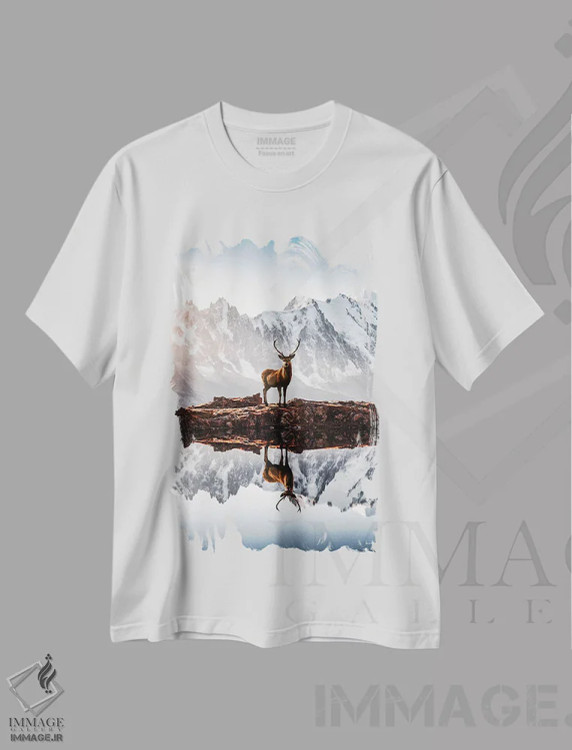 تیشرت سفید طرح دار در کوهستان، مدیوم اثر کاترین فدرر | immage.ir