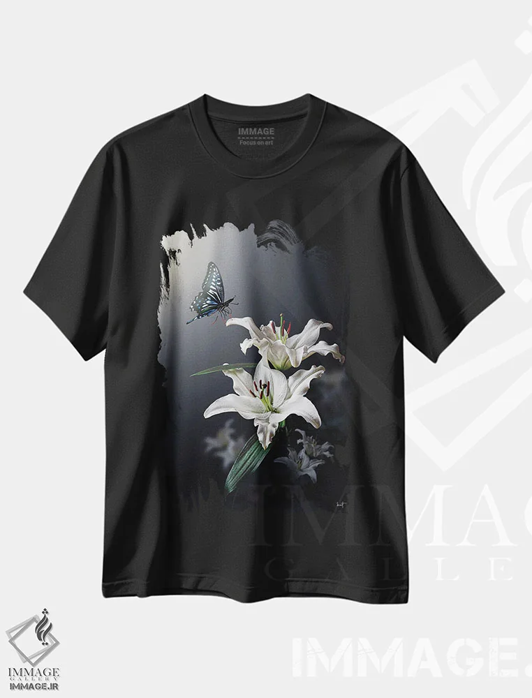 تیشرت مشکی طرح دار سوسن سفید، عکاسی ترکیبی اثر کاترین فدرر | immage.ir