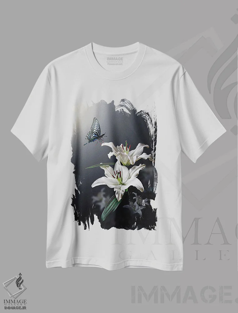 تیشرت سفید طرح دار سوسن سفید، عکاسی ترکیبی اثر کاترین فدرر | فروشگاه ایماژ