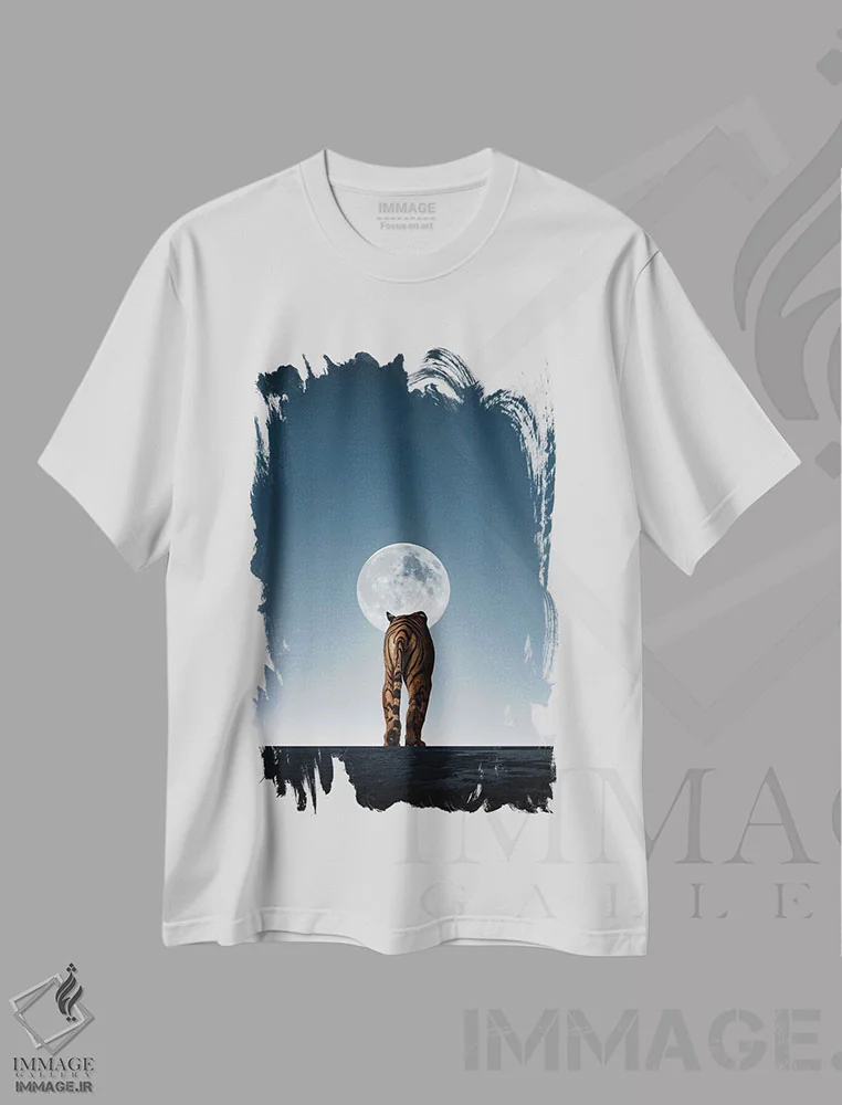 تیشرت سفید طرح دار تنها، عکاسی ترکیبی اثر کاترین فدرر | فروشگاه ایماژ