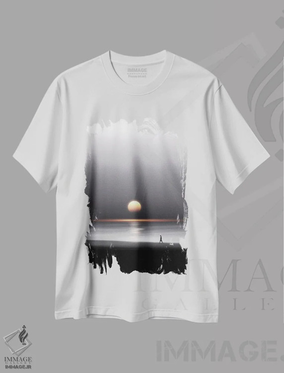 تیشرت سفید طرح دار قدم زنی هنگام غروب اثر کاترین فدرر | فروشگاه ایماژ