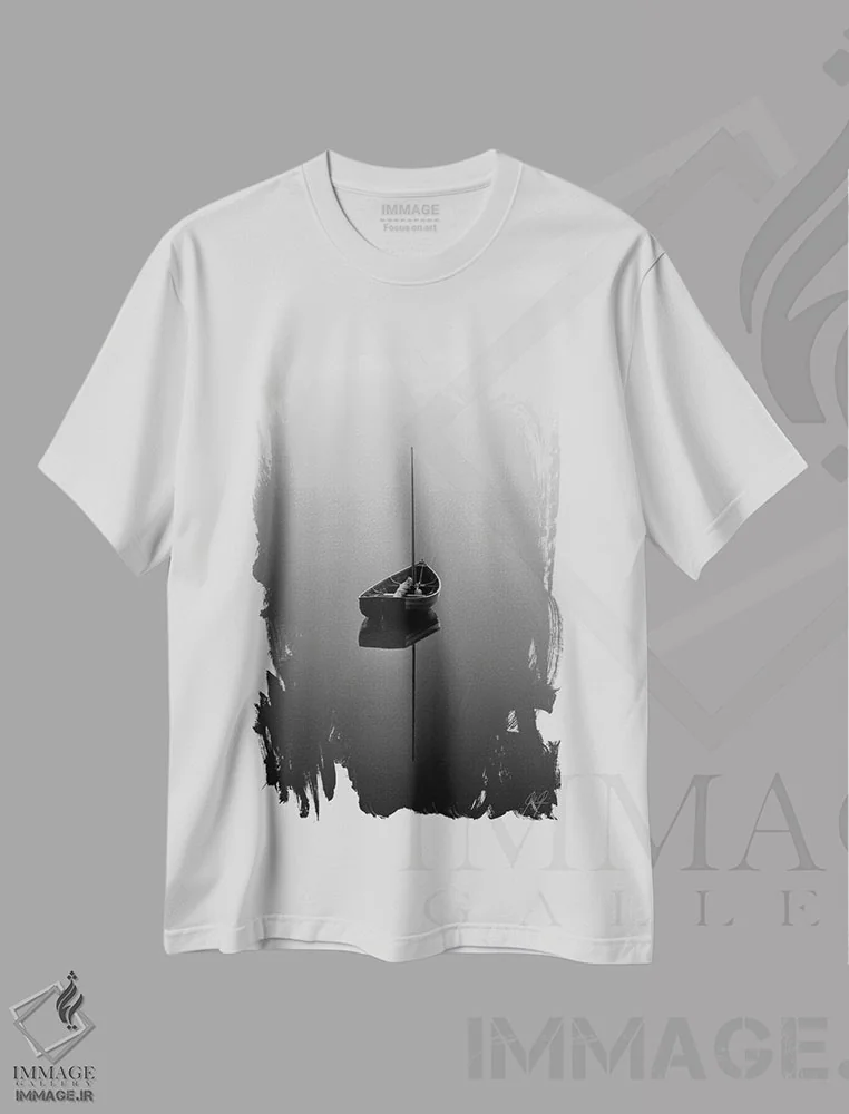 تیشرت سفید طرح دار تنهایی، عکاسی سیاه و سفید اثر کاترین فدرر | فروشگاه ایماژ