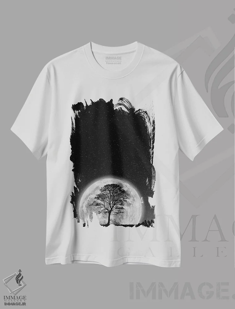 تیشرت سفید طرح دار ابرماه، عکاسی سیاه و سفید اثر کاترین فدرر | immage.ir