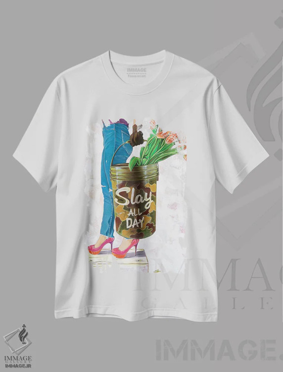 تیشرت سفید طرح دار روز را از آنِ خود کردن، هنر فاخر معاصر اثر کِی. آرتور | immage.ir