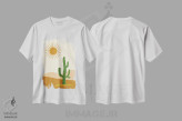 تیشرت سفید طرح دار منظره کاکتوس در صحرا، دکور بوهمی اثر خارین هینز | immage.ir