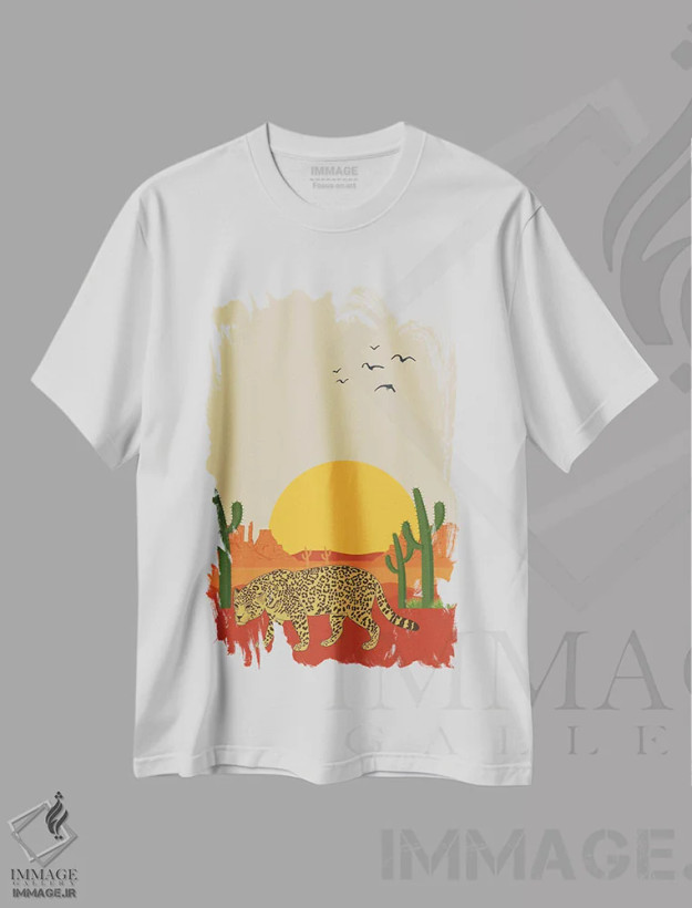 تیشرت سفید طرح دار یوزپلنگ در صحرای ساهارا، دکور بوهمی اثر خارین هینز | فروشگاه ایماژ