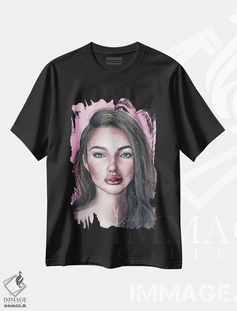 تیشرت مشکی طرح دار پرتره صورتی، مدیوم اثر کایرا بالان | immage.ir