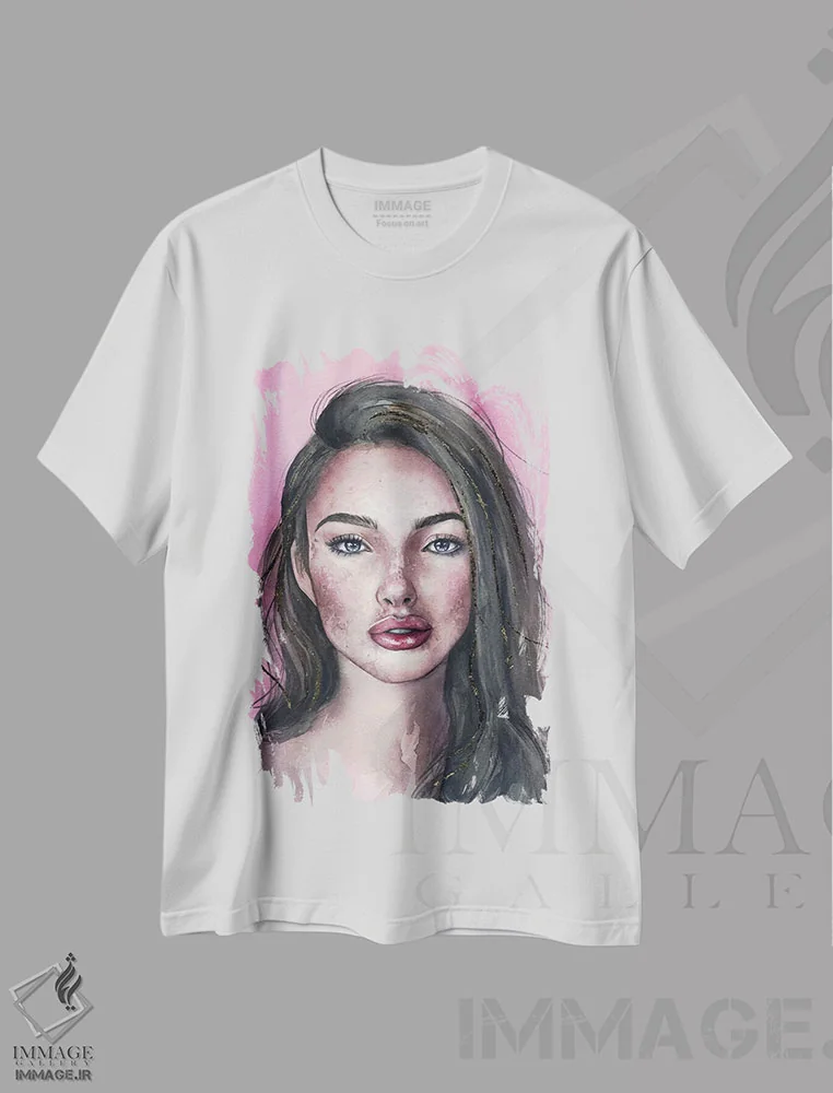 تیشرت سفید طرح دار پرتره صورتی، مدیوم اثر کایرا بالان | فروشگاه ایماژ