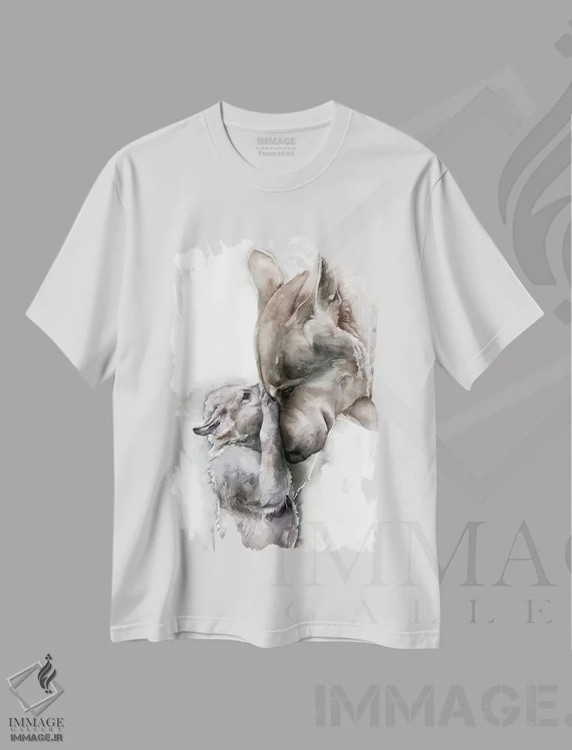 تیشرت سفید طرح دار گرگ ها، تزئینی اثر کایرا بالان | immage.ir