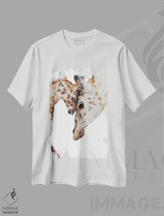 تیشرت سفید طرح دار زرافه، تزئینی اثر کایرا بالان | فروشگاه ایماژ
