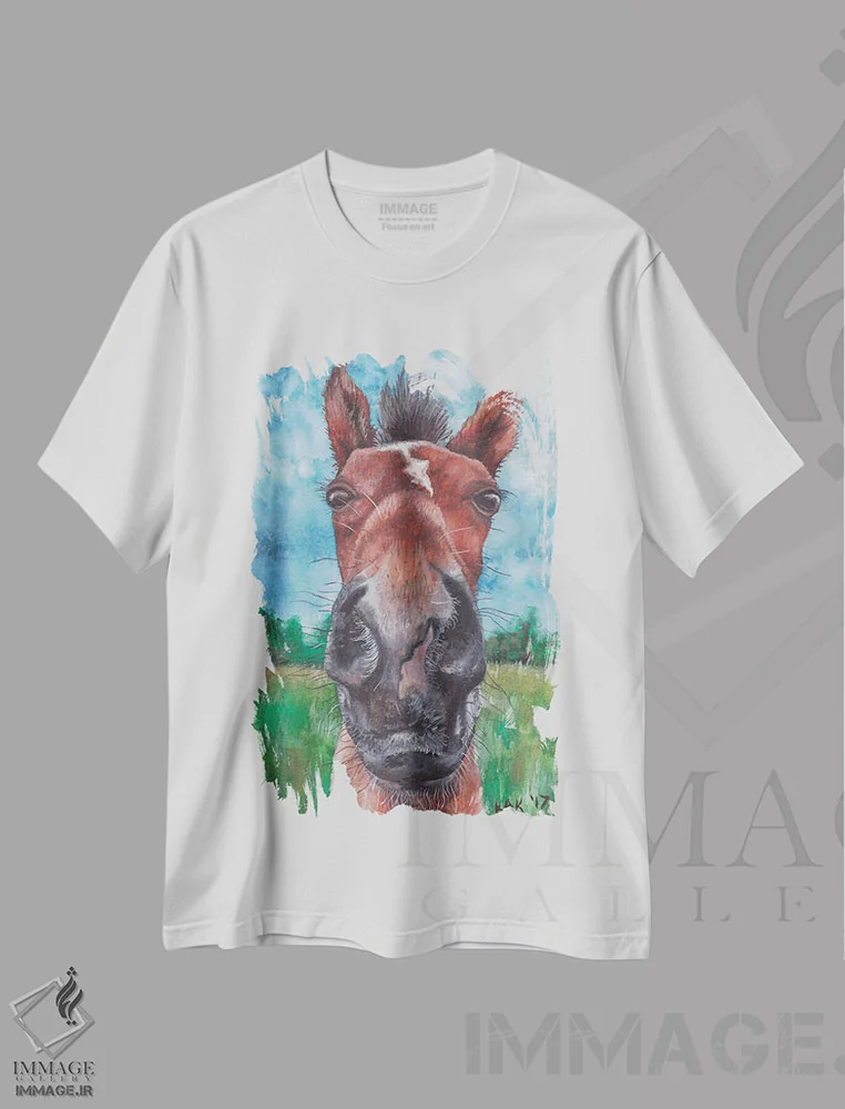 تیشرت سفید طرح دار سر اسب، تزئینی اثر هنر و طراحی KAK | immage.ir