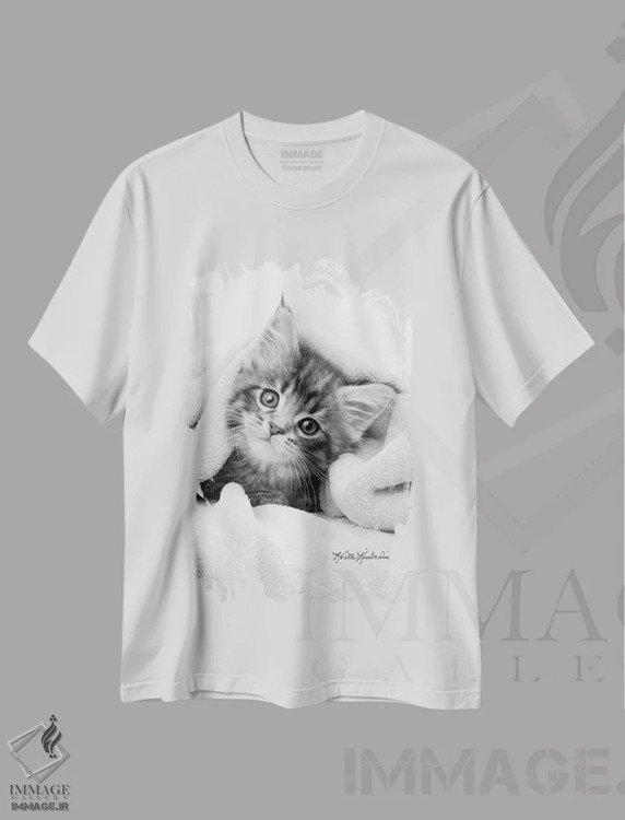 تیشرت سفید طرح دار حشره در پتو، عکاسی سیاه و سفید اثر کیت کیمبرلین | فروشگاه ایماژ