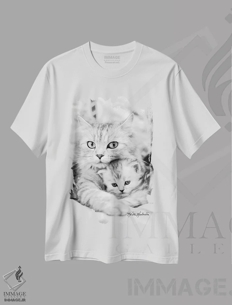 تیشرت سفید طرح دار توینکی و کیت، عکاسی سیاه و سفید اثر کیت کیمبرلین | immage.ir