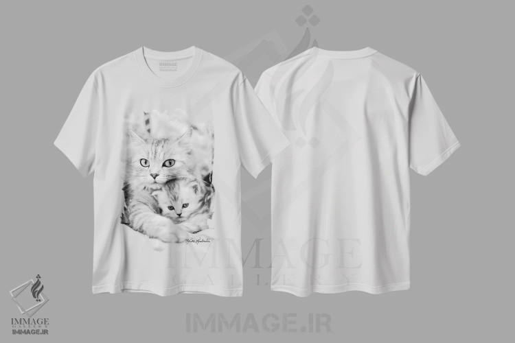تیشرت سفید طرح دار توینکی و کیت، عکاسی سیاه و سفید اثر کیت کیمبرلین | immage.ir