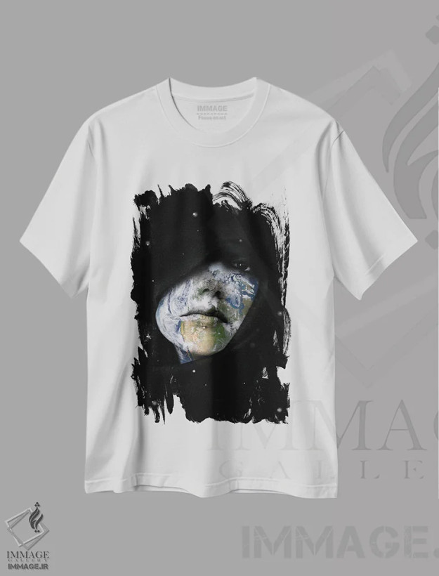 تیشرت سفید طرح دار دنیا زنانه است، عکاسی ترکیبی اثر کیکی سی لندن | فروشگاه ایماژ
