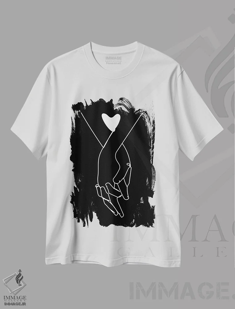 تیشرت سفید طرح دار دست در دست، تزئینی اثر کیکی سی لندن | فروشگاه ایماژ