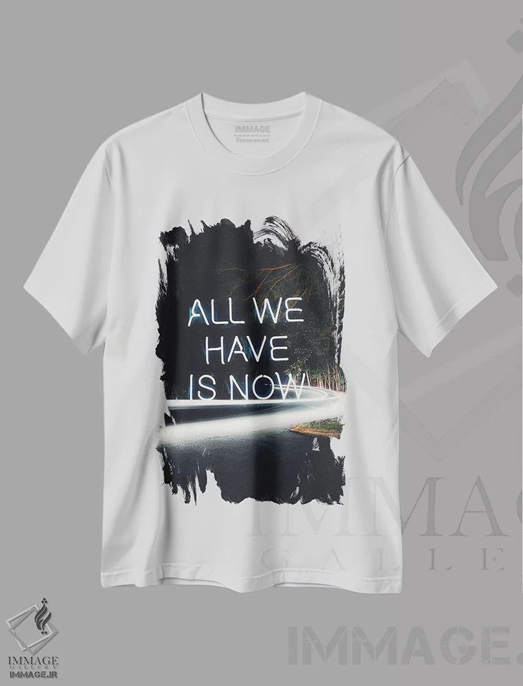 تیشرت سفید طرح دار تمام چیزی که داریم همین حالاست، عکاسی ترکیبی اثر کیکی سی لندن | immage.ir