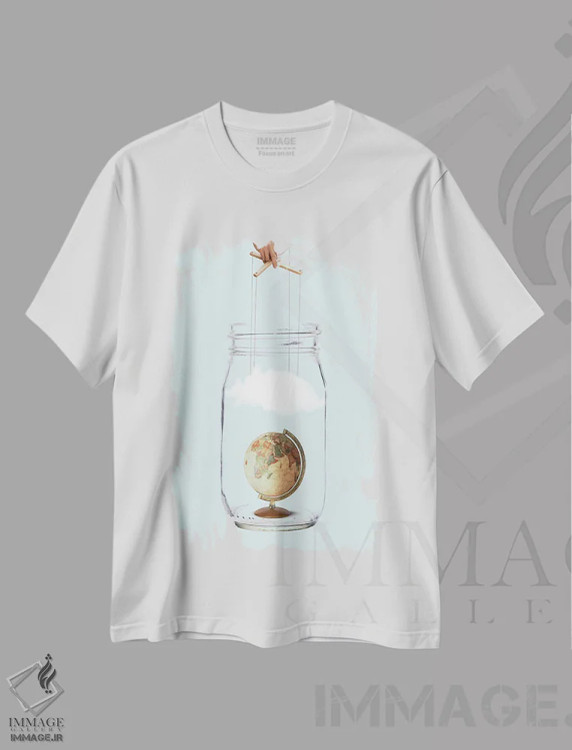 تیشرت سفید طرح دار مثل یک ماپت، عکاسی ترکیبی اثر کیکی سی لندن | فروشگاه ایماژ