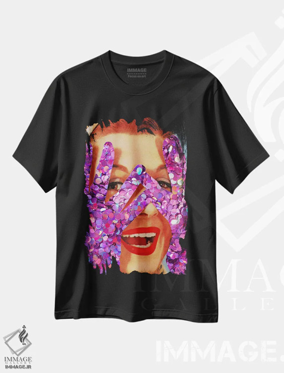 تیشرت مشکی طرح دار درخشش بنفش، عکاسی ترکیبی اثر کیکی سی لندن | immage.ir