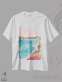 تیشرت سفید طرح دار منظره دریا، دکور ساحلی اثر کارتیکا پارامیتا | فروشگاه ایماژ