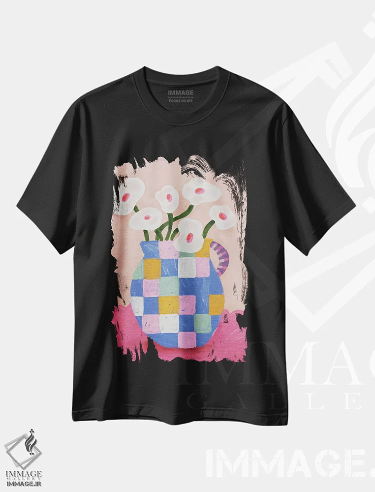 تیشرت مشکی طرح دار گل های انتزاعی در گلدان، تزئینی اثر کارتیکا پارامیتا | immage.ir