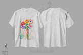 تیشرت سفید طرح دار گل های شقایق، دکور بوهمی اثر کارتیکا پارامیتا | فروشگاه ایماژ