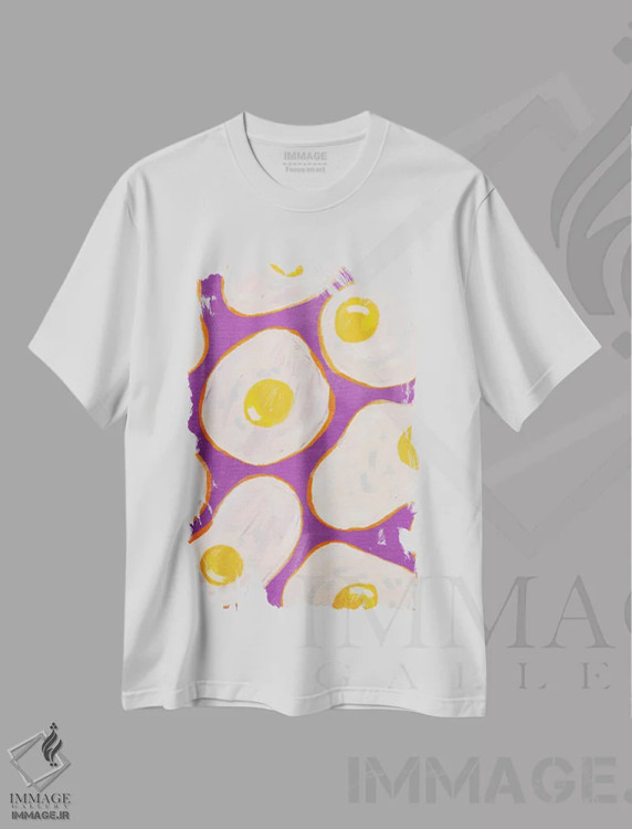 تیشرت سفید طرح دار تخم مرغ نیمرو بنفش، هنر فاخر معاصر اثر کارتیکا پارامیتا | فروشگاه ایماژ