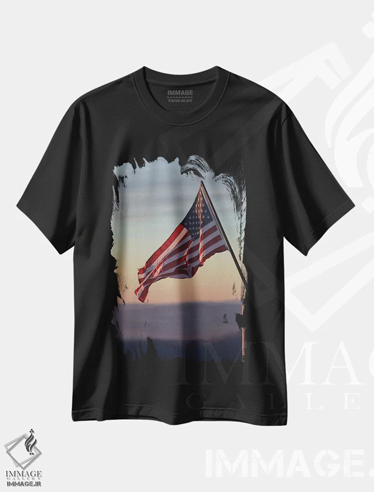 تیشرت مشکی طرح دار پرچم آمریکا در غروب آفتاب، مدیوم اثر کارن منداو | immage.ir