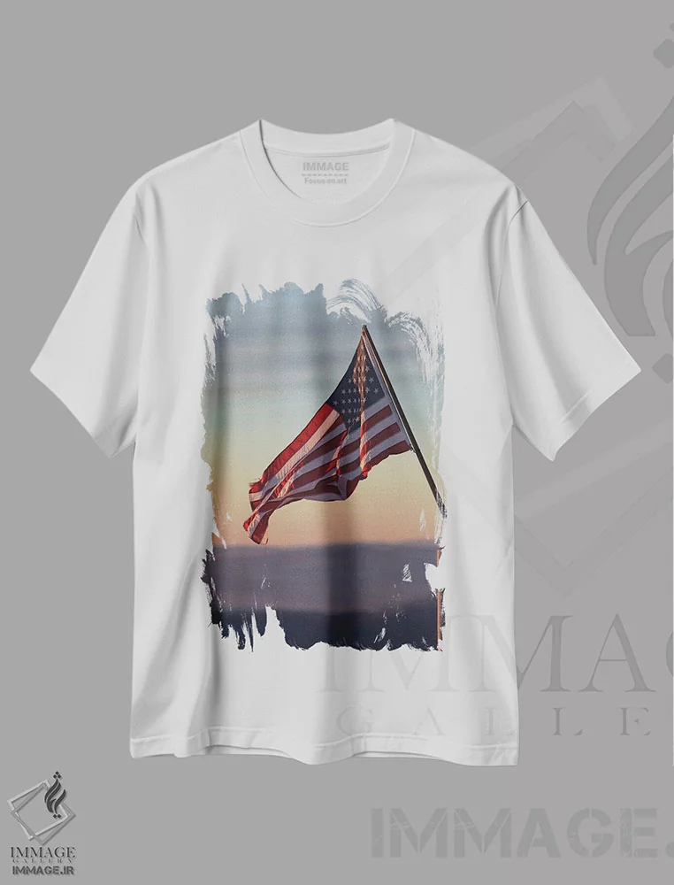 تیشرت سفید طرح دار پرچم آمریکا در غروب آفتاب، مدیوم اثر کارن منداو | فروشگاه ایماژ
