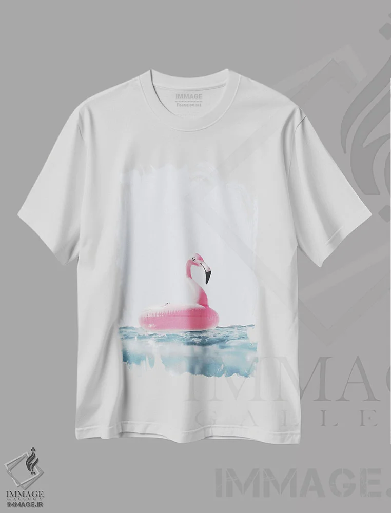 تیشرت سفید طرح دار حلقه شنا فلامینگو صورتی، دکور ساحلی اثر کارن منداو | immage.ir
